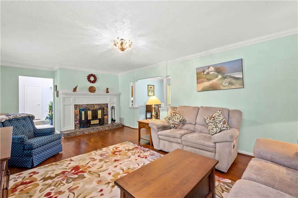 136 Johnston Road Canonsburg, PA 15317 - Photo 4 of 25 Gallery Image 4