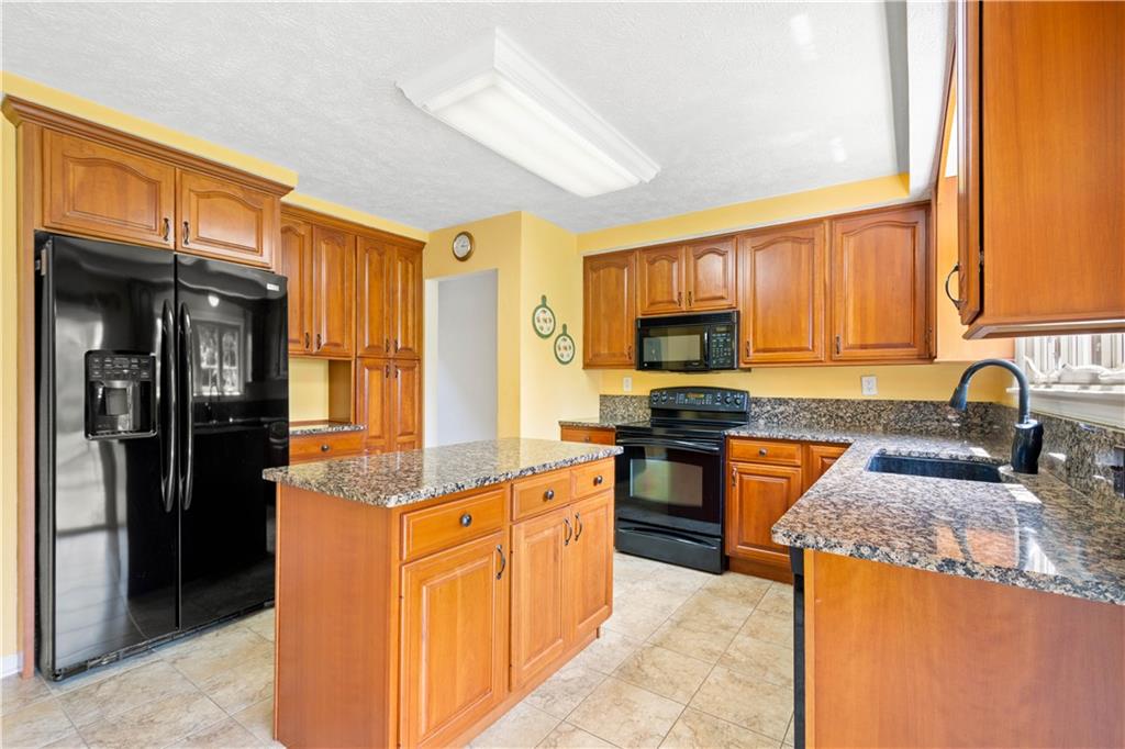 136 Johnston Road Canonsburg, PA 15317 - Photo 8 of 25 Gallery Image 8