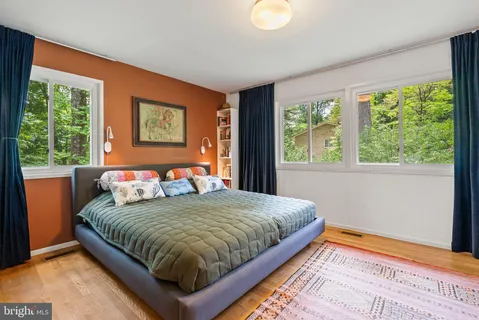 $1,540,000 | 8034 Park Overlook Drive, Bethesda, MD 20817