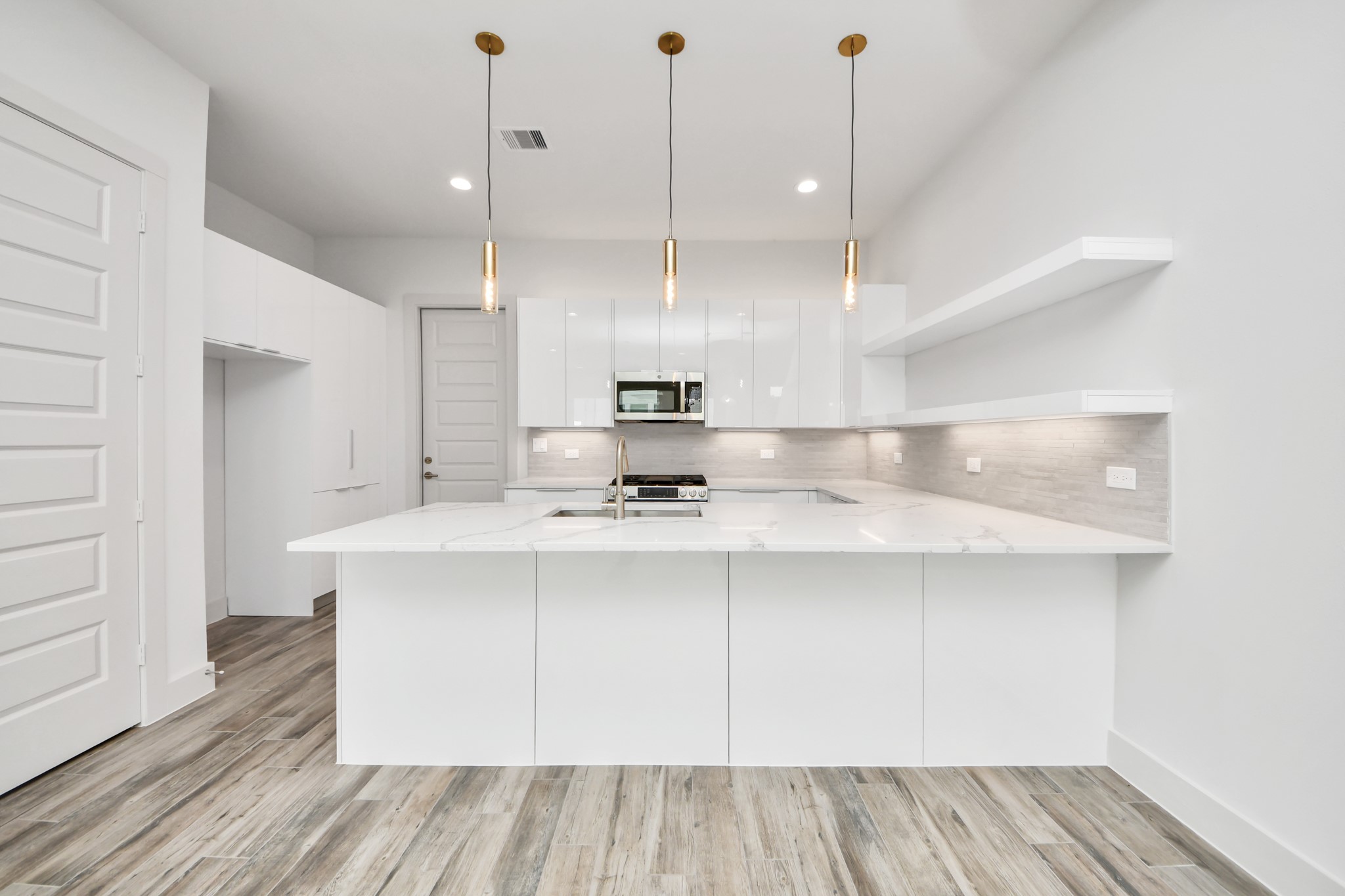 4011 Boho Lane Houston, TX 77045 - Photo 3 of 21 kitchen