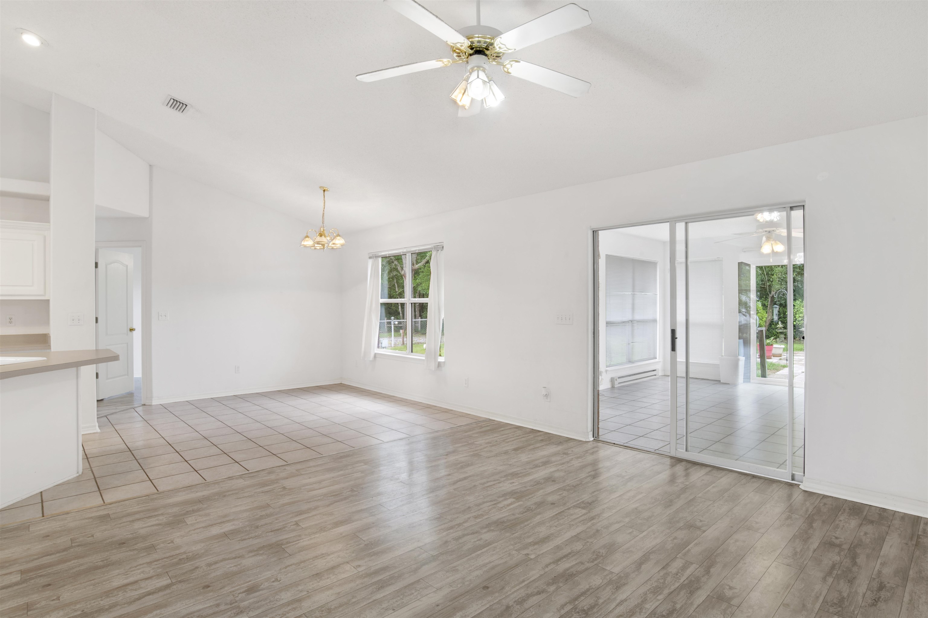 2572 Manuel Drive Lillian, AL 36549 - Photo 12 of 40 Living Room