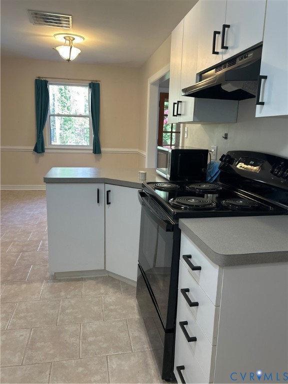 1042 Peck Road Richmond, VA 23235 - Photo 8 of 29 Kitchen with a peninsula, stainless steel stove, e