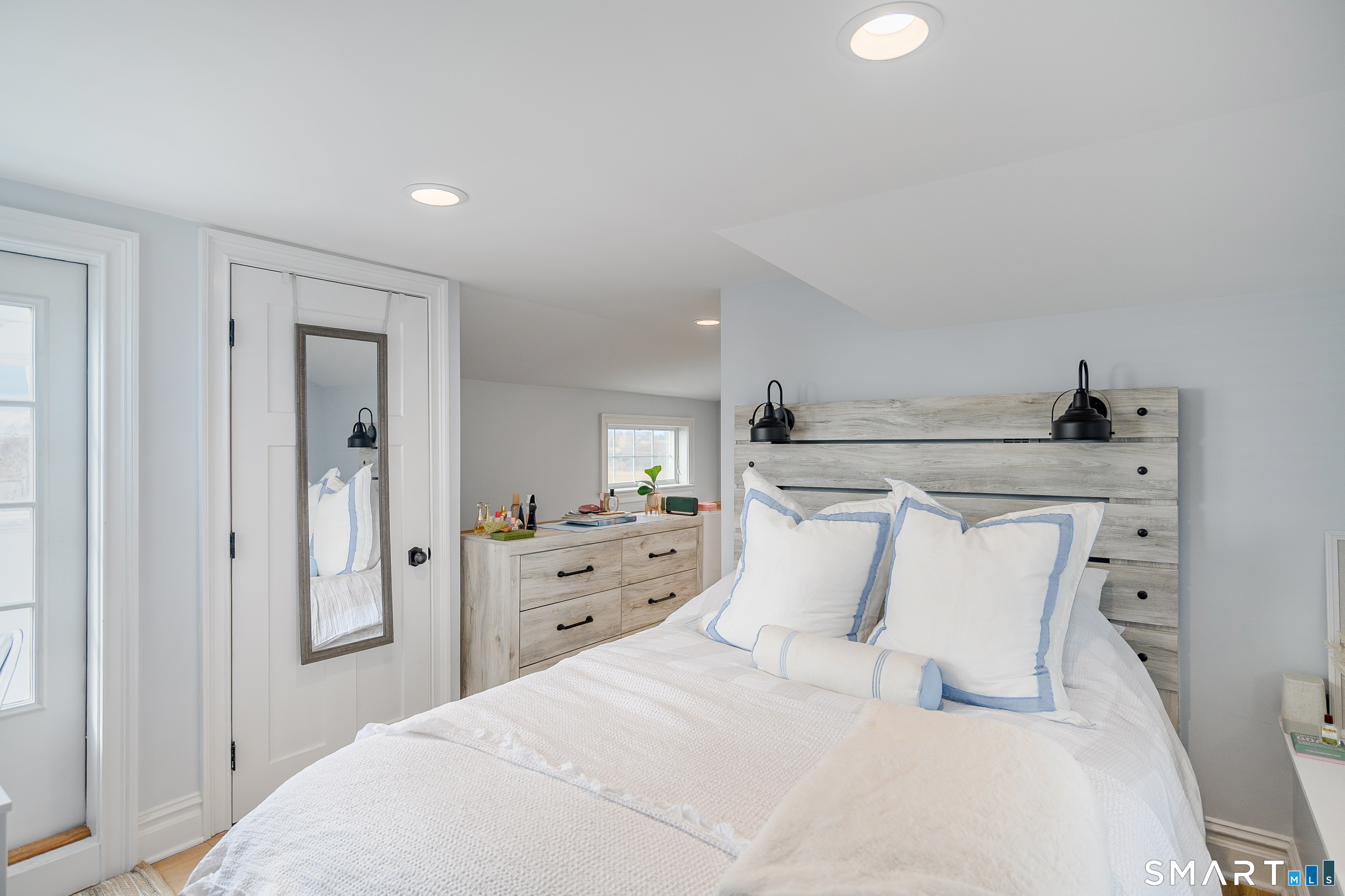 1140 Fairfield Beach Road Fairfield, CT 06824 - Photo 15 of 20