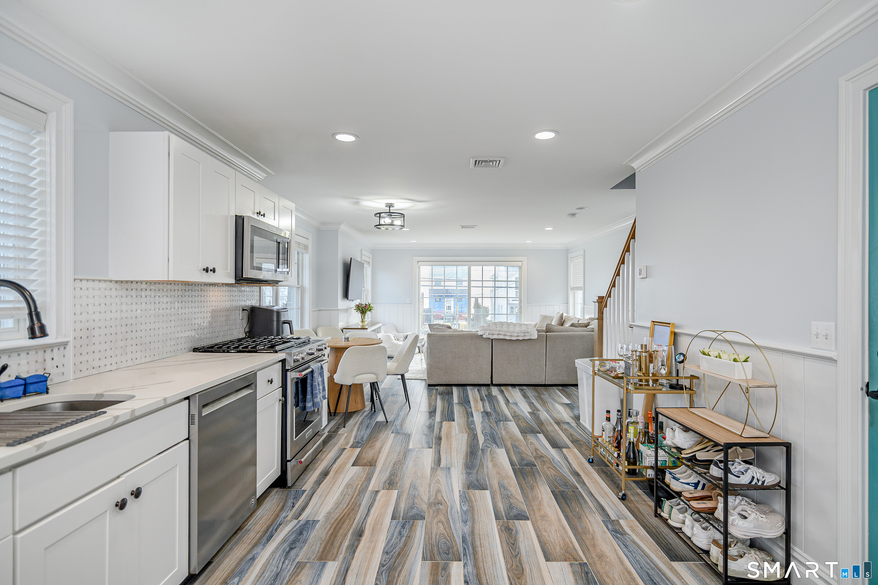1140 Fairfield Beach Road Fairfield, CT 06824 - Photo 3 of 20