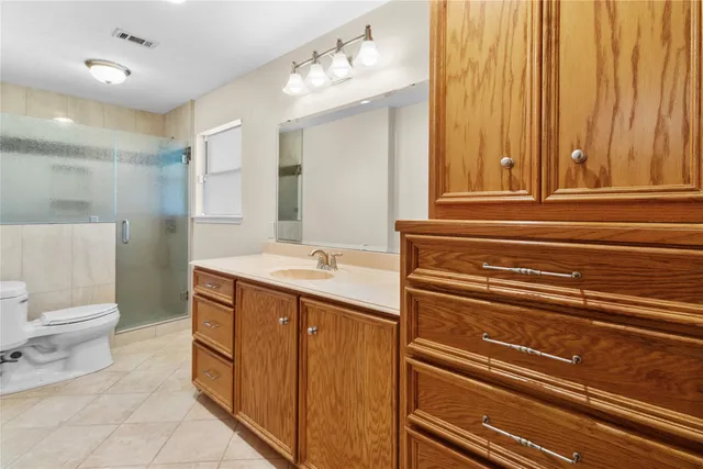 a view of an entrance of the house