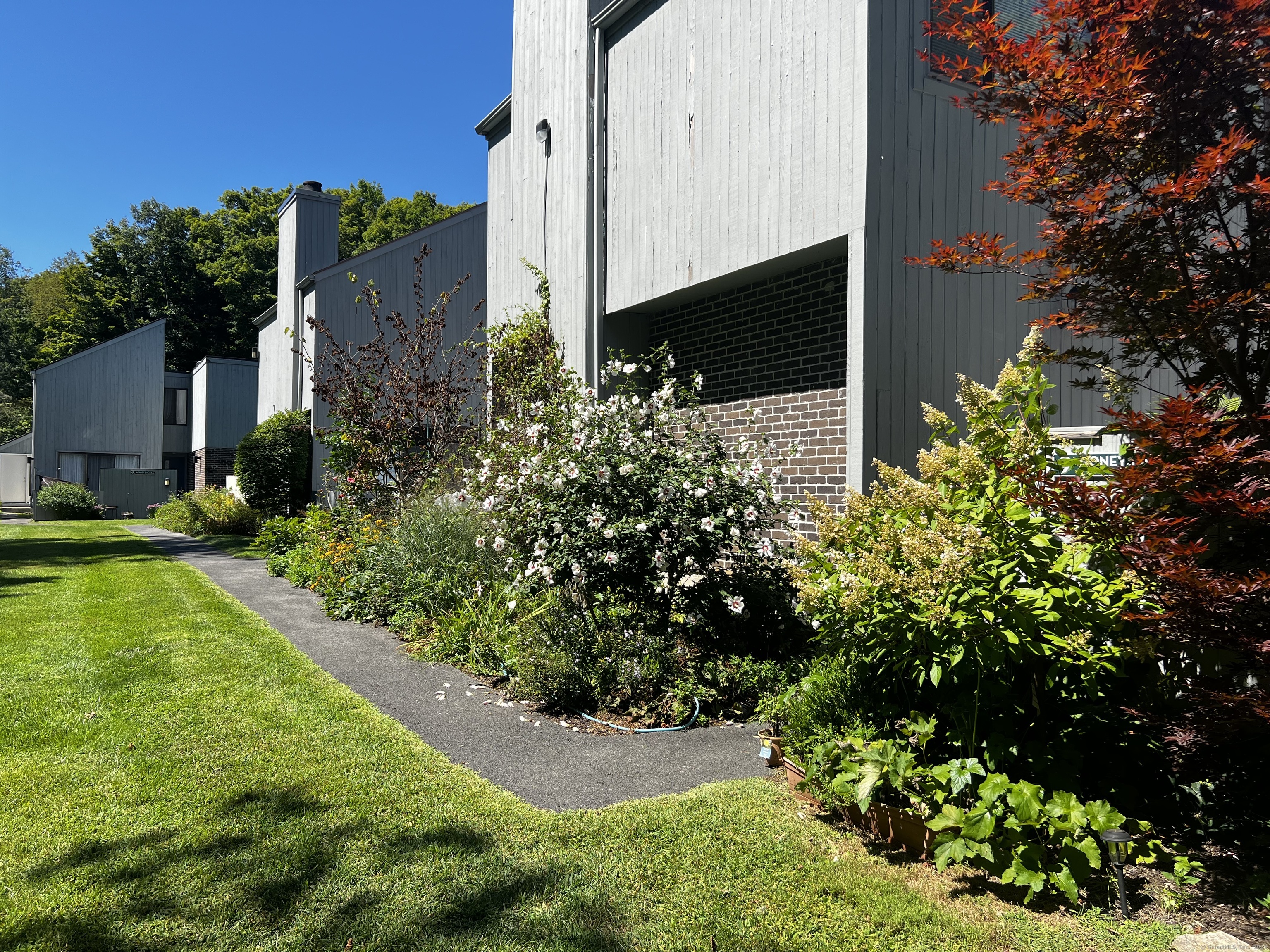 7 Honeysuckle Lane, Unit 7 Ridgefield, CT 06877 - Photo 8 of 22 Condo is Located on a Private Lane