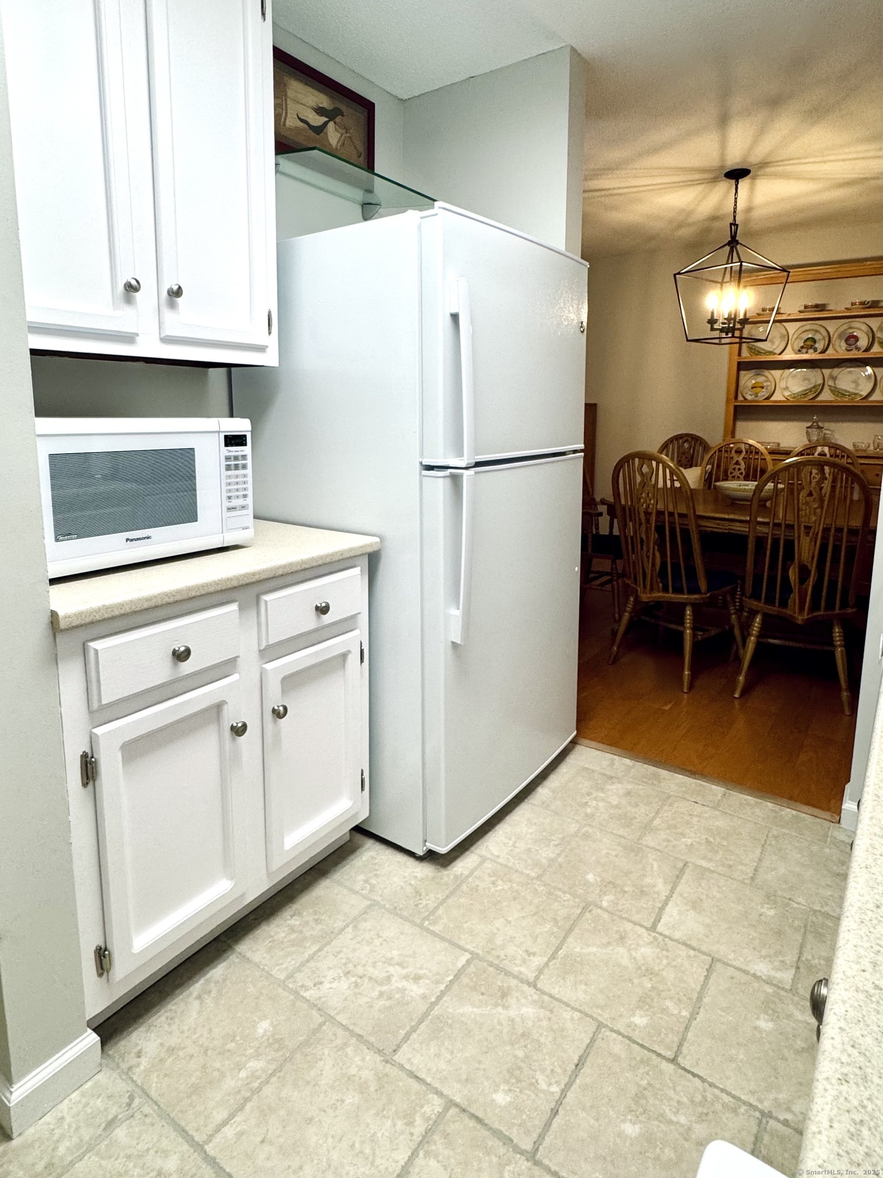 7 Honeysuckle Lane, Unit 7 Ridgefield, CT 06877 - Photo 10 of 22 Light and Bright Kitchen