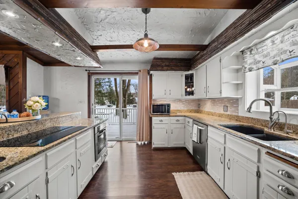 $865,000 | S108W34703 Jacks Bay Road, Mukwonago, WI 53149