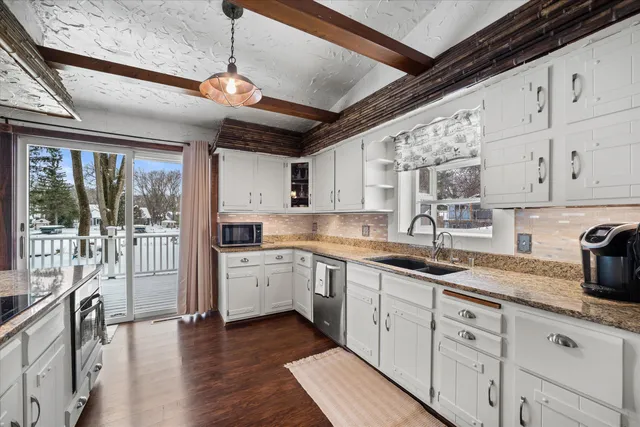 $865,000 | S108W34703 Jacks Bay Road, Mukwonago, WI 53149