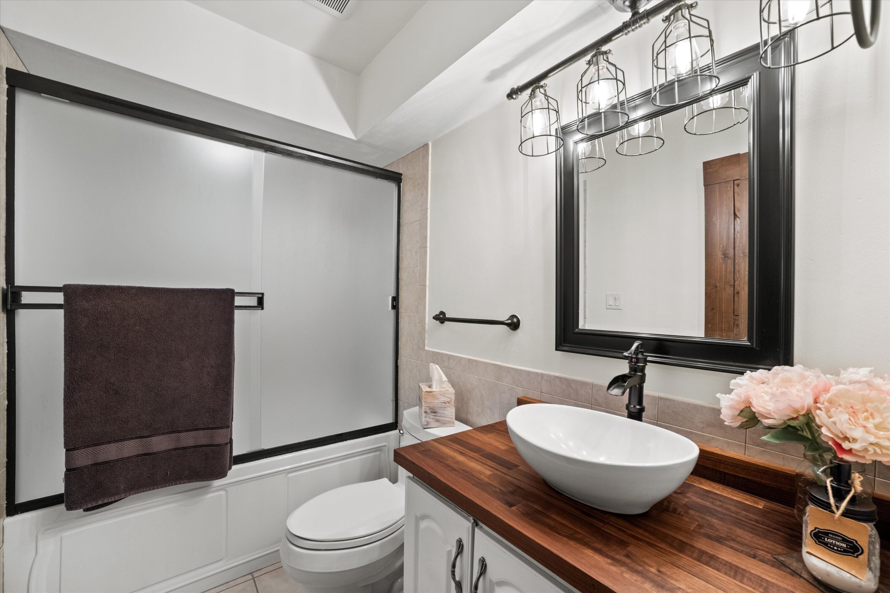 S108W34703 Jacks Bay Road Mukwonago, WI 53149 - Photo 25 of 74 Main Floor Full Bath