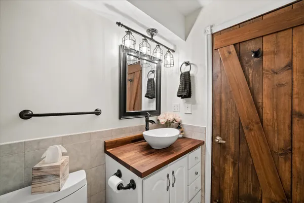 $865,000 | S108W34703 Jacks Bay Road, Mukwonago, WI 53149