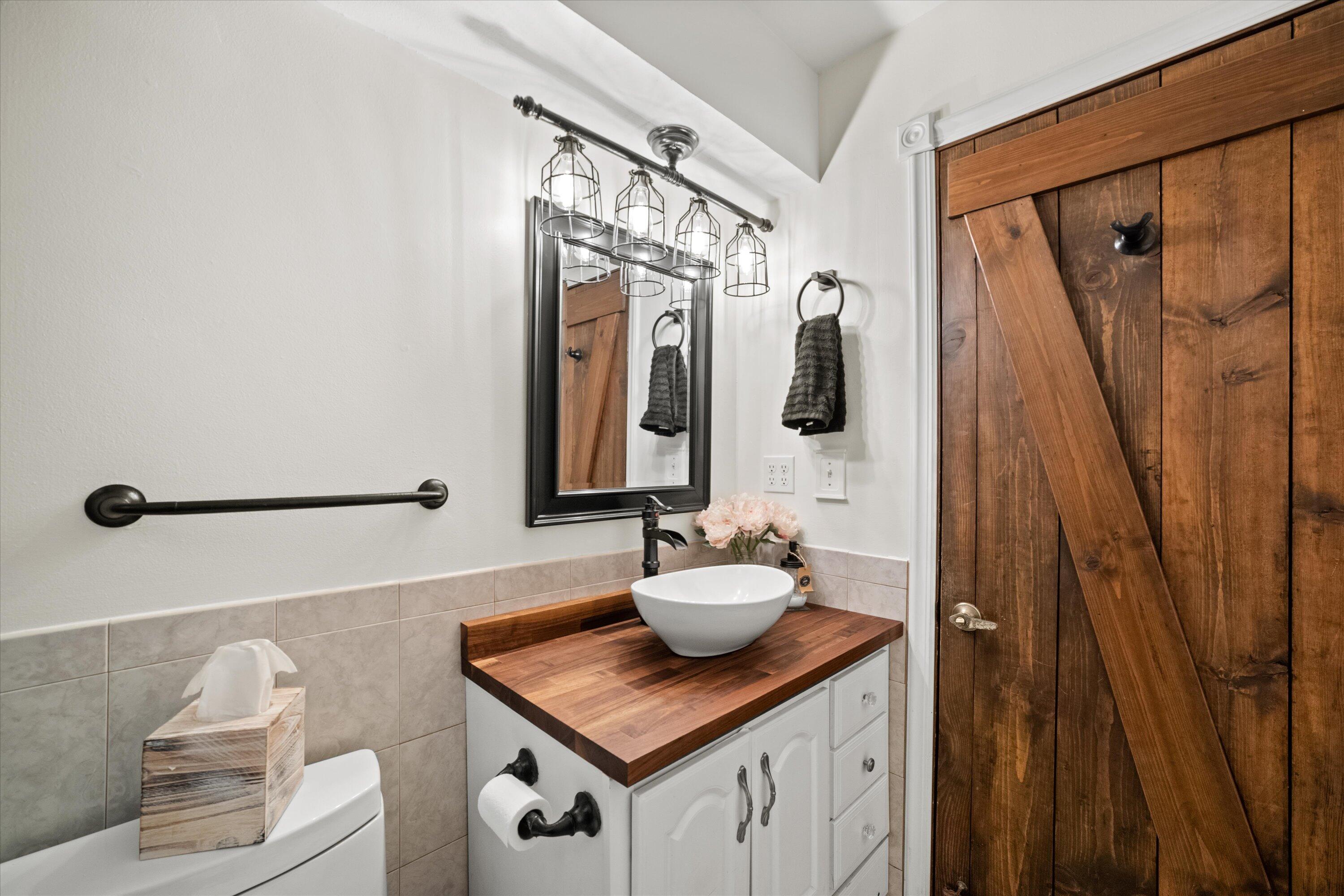 S108W34703 Jacks Bay Road Mukwonago, WI 53149 - Photo 26 of 74 Main Floor Full Bath w/Entry