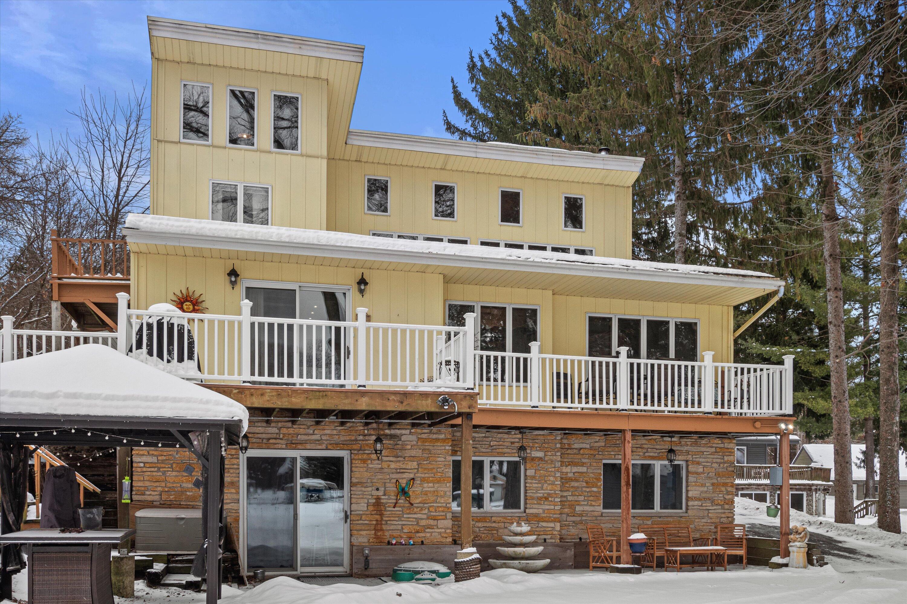 S108W34703 Jacks Bay Road Mukwonago, WI 53149 - Photo 2 of 74 Lake Living