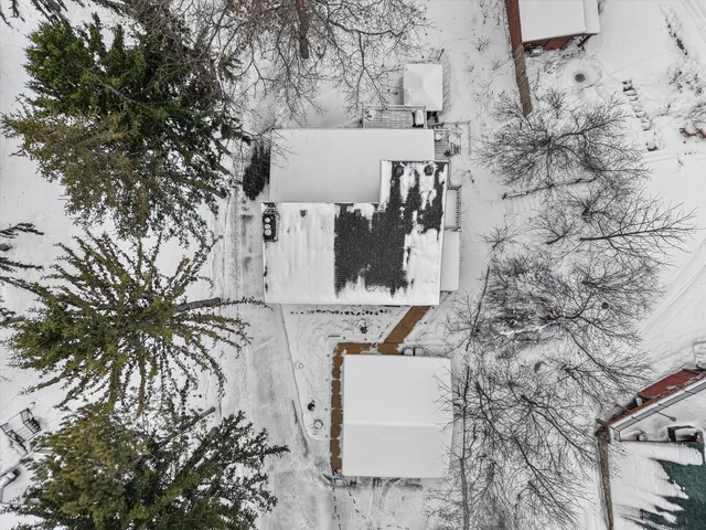 $865,000 | S108W34703 Jacks Bay Road, Mukwonago, WI 53149