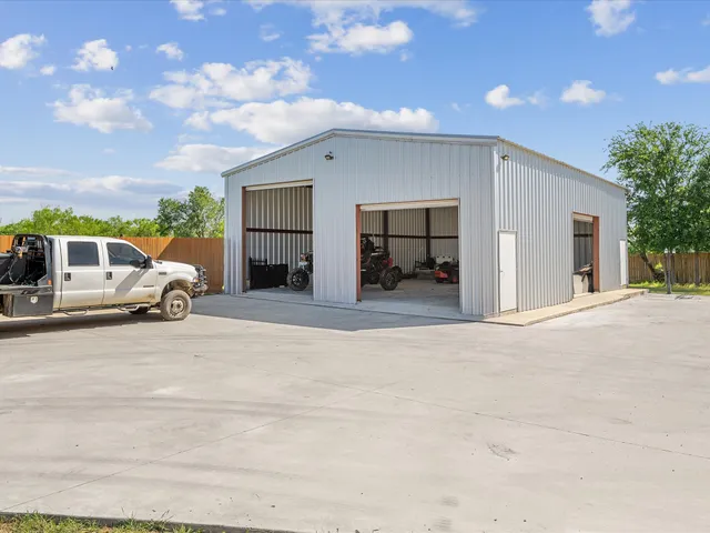 $949,900 | 886 Zilss Road, La Grange, TX 78945