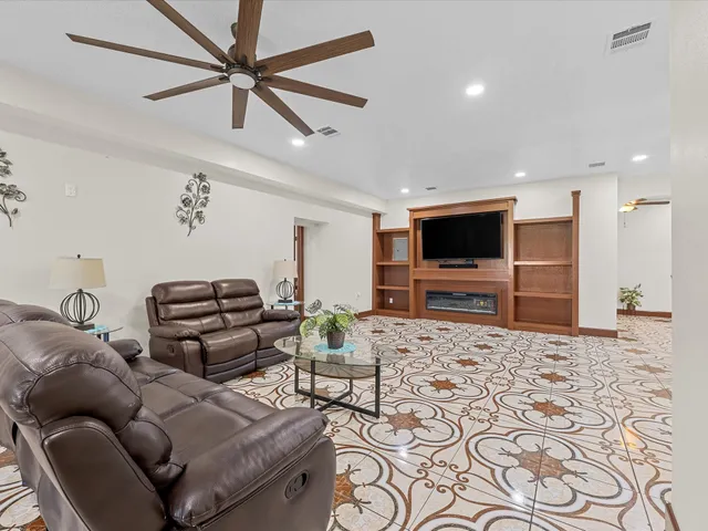 $949,900 | 886 Zilss Road, La Grange, TX 78945