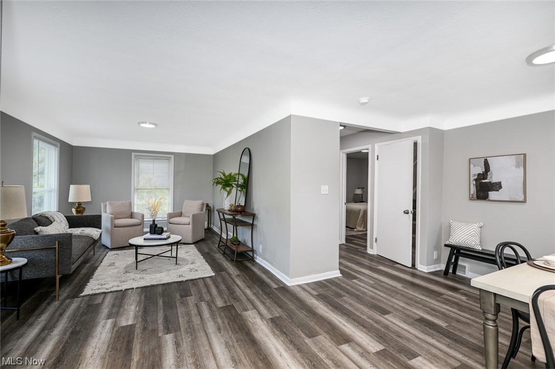 2293 South Taylor Road Cleveland, OH 44118 - Photo 6 of 35 Gallery Image 6