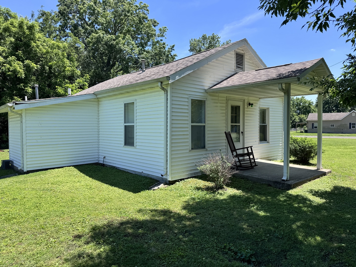 900 South Rotan Street Salem, IL 62881 - Photo 1 of 18
