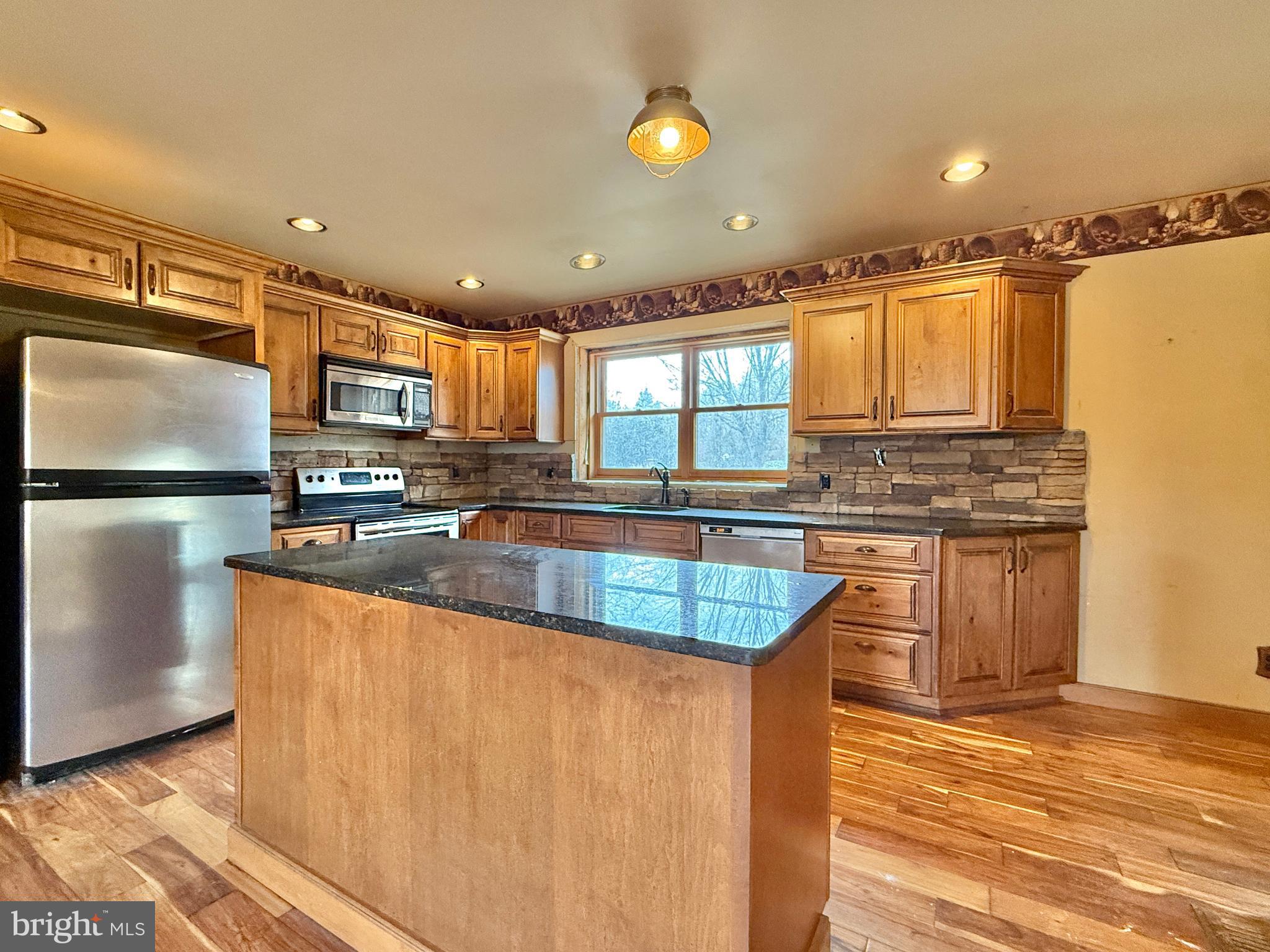 263 Three Bridge Road Monroeville, NJ 08343 - Photo 11 of 28 Kitchen