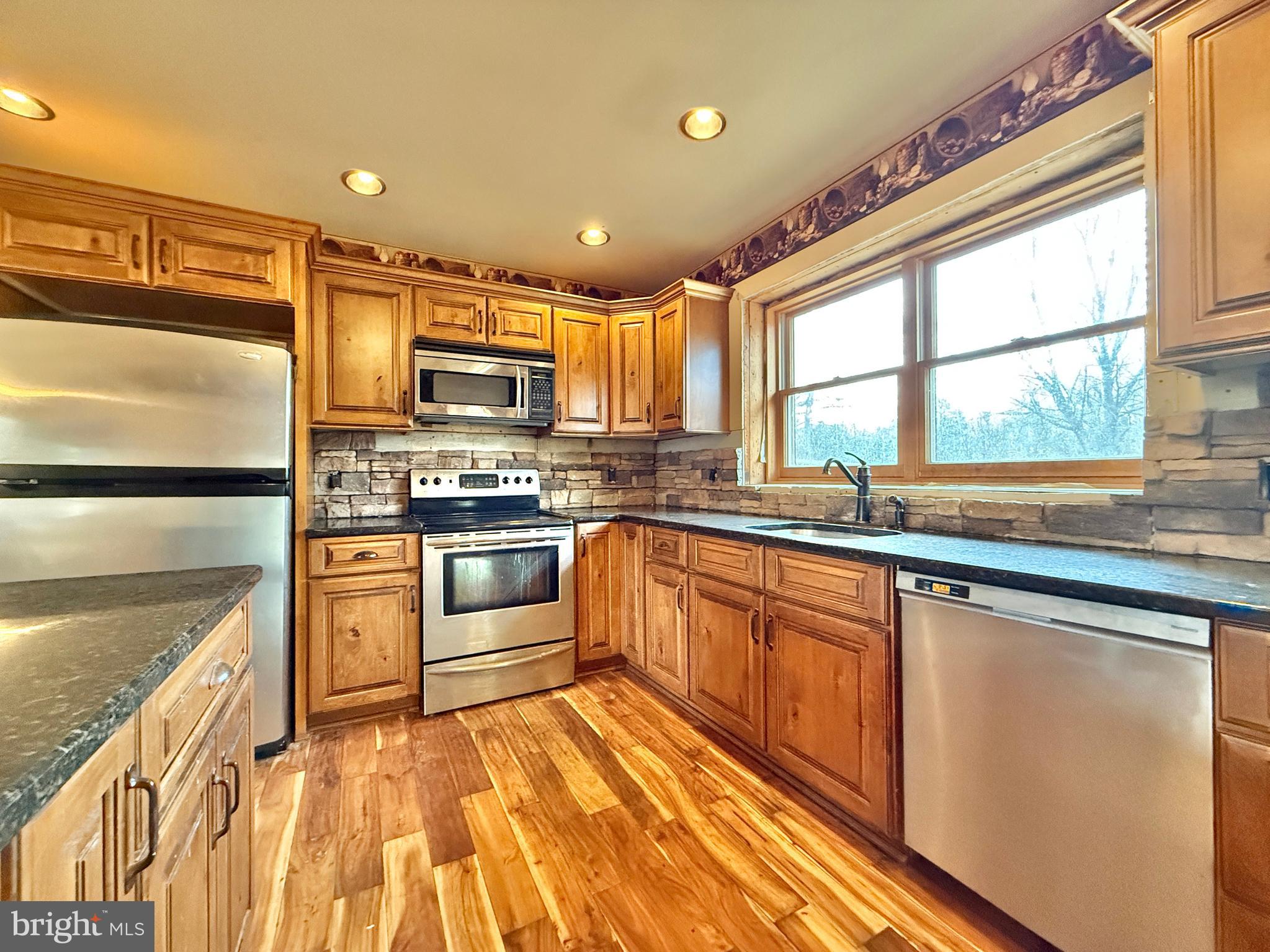 263 Three Bridge Road Monroeville, NJ 08343 - Photo 12 of 28 Kitchen