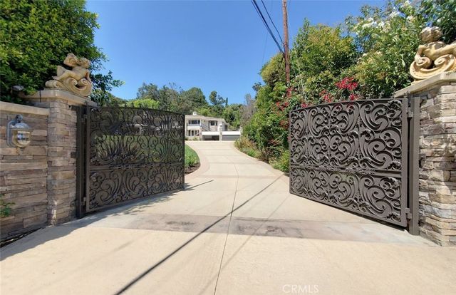 $8,500,000 | 11947 Iredell Street, Studio City, CA 91604