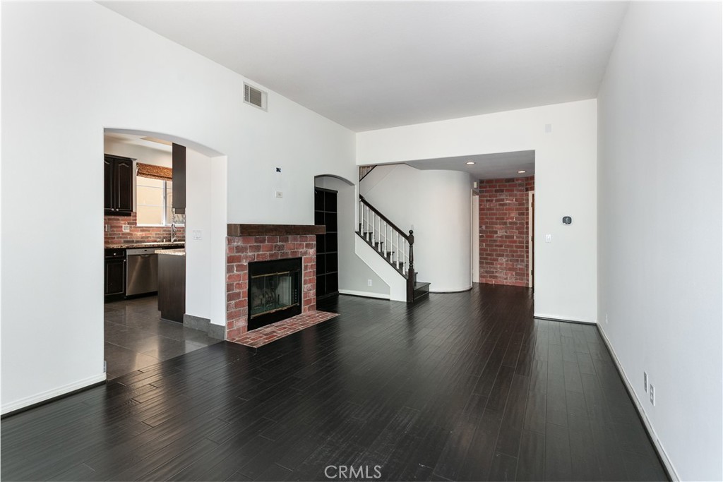 1175 Corte Riviera Camarillo, CA 93010 - Photo 6 of 33