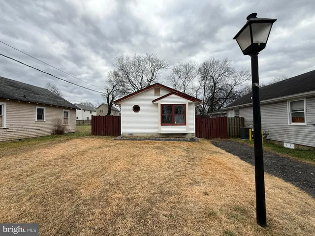 $1,895 | 227 Bend Farm Road, Fredericksburg, VA 22408