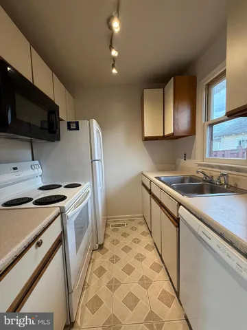 $1,895 | 227 Bend Farm Road, Fredericksburg, VA 22408