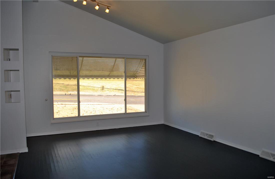 337 Sulphur Spring Road Manchester, MO 63021 - Photo 2 of 16