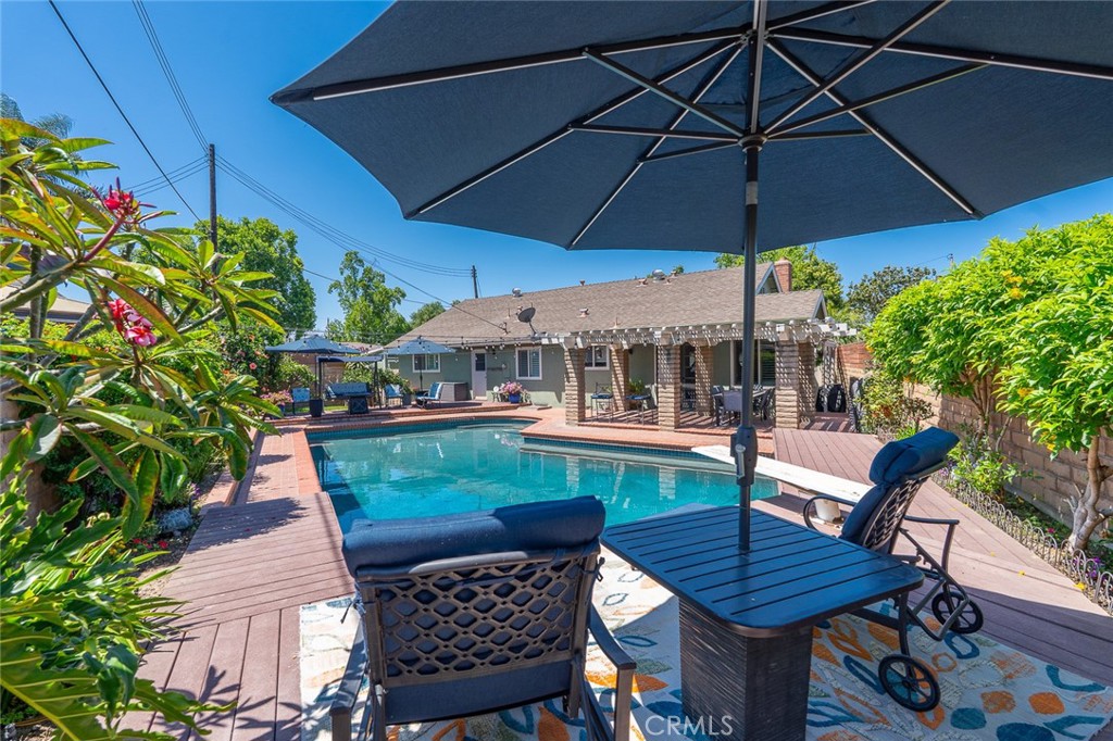 2817 Ridgewood Street Santa Ana, CA 92705 - Photo 4 of 41