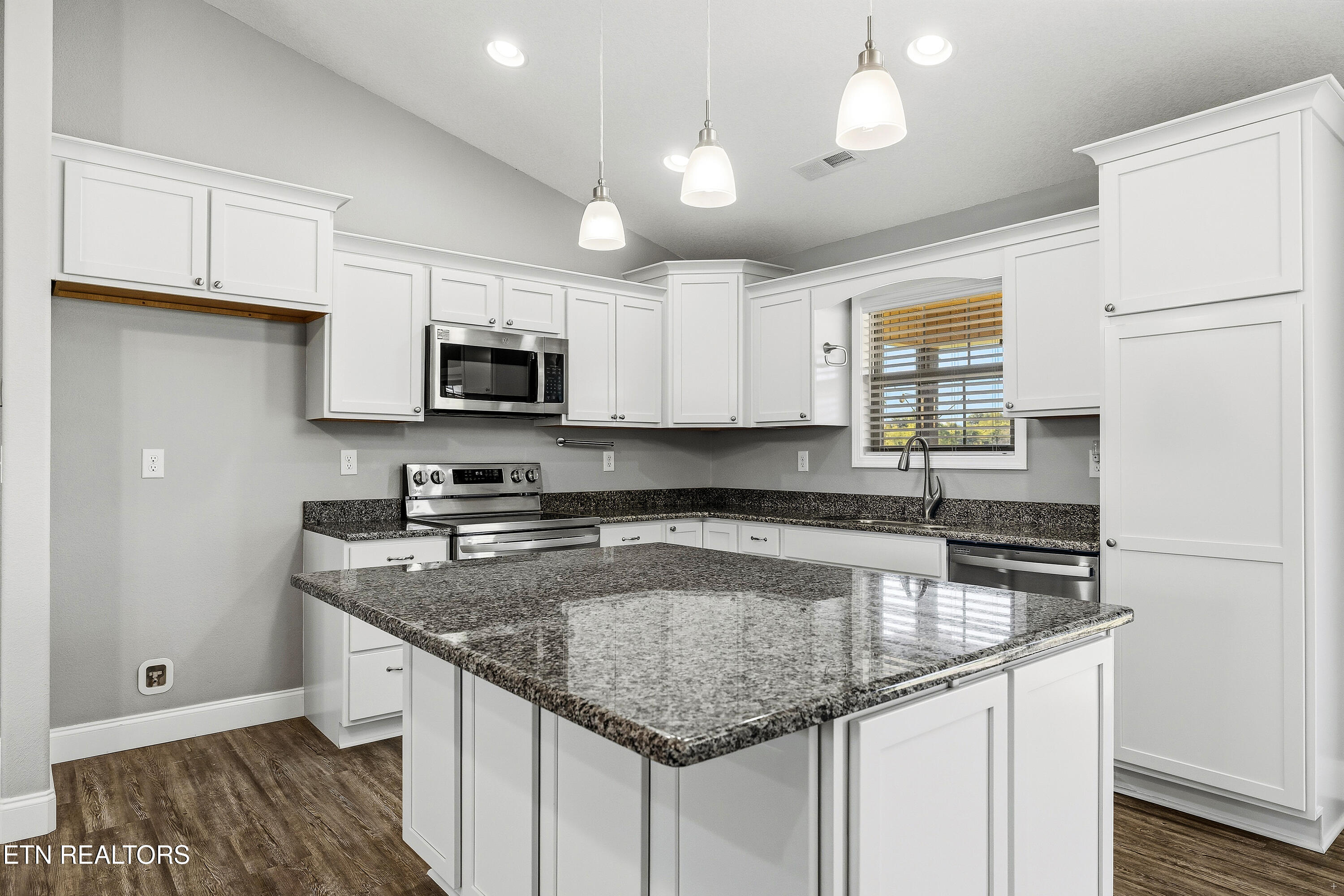 319 Ayers Road Kodak, TN 37764 - Photo 10 of 27 Positive Perceptions-7