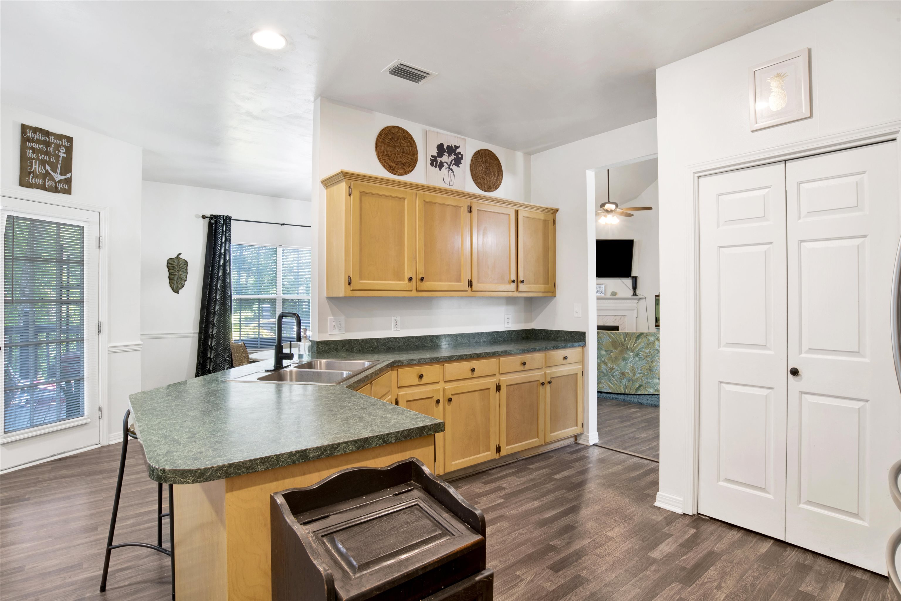 117 Geneva Drive Daphne, AL 36526 - Photo 20 of 37 Kitchen