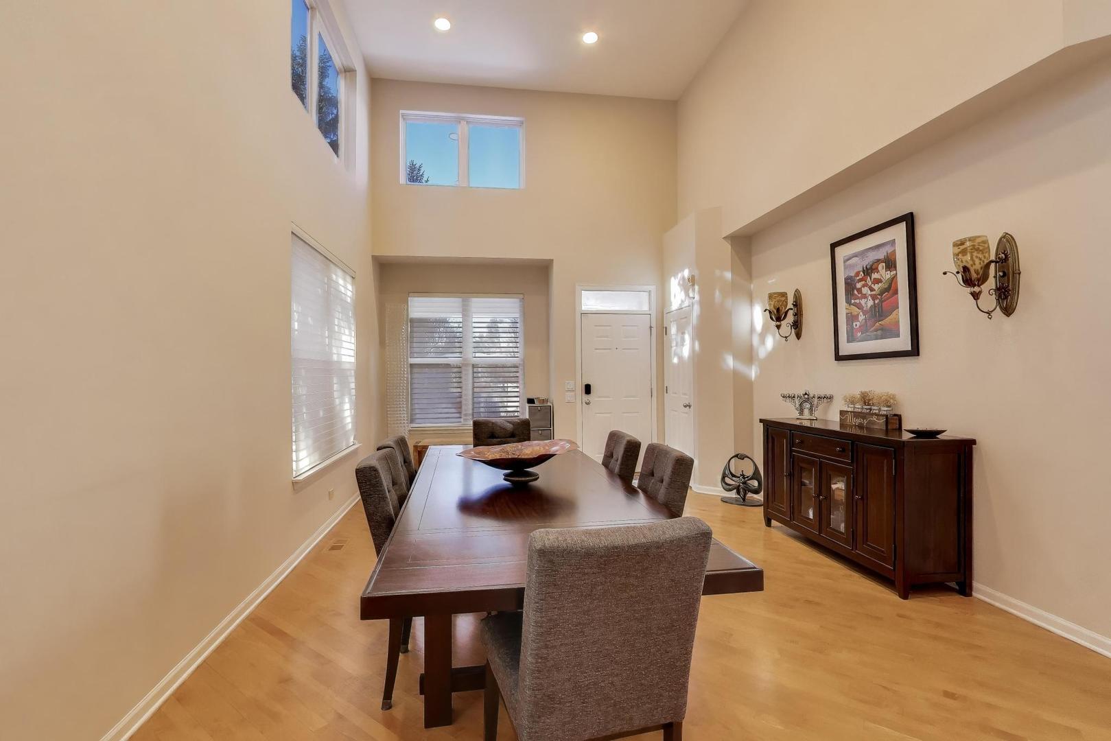773 Sarah Lane Northbrook, IL 60062 - Photo 3 of 29 a living room with furniture and wooden floor