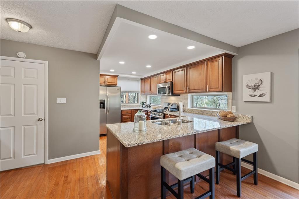 271 Shafer Road Coraopolis, PA 15108 - Photo 11 of 50 An oversized breakfast bar-perfect for casual dining or entertaining.