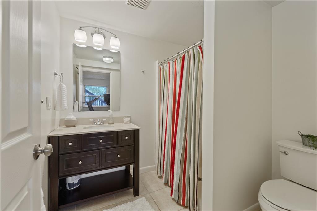 271 Shafer Road Coraopolis, PA 15108 - Photo 35 of 50 Updated full bath