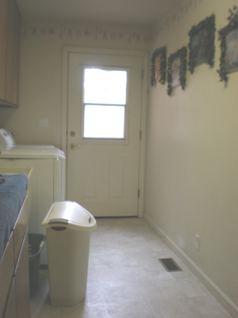 15961 Kaweah Road Oak Run, CA 96069 - Photo 13 of 16 Laundry room