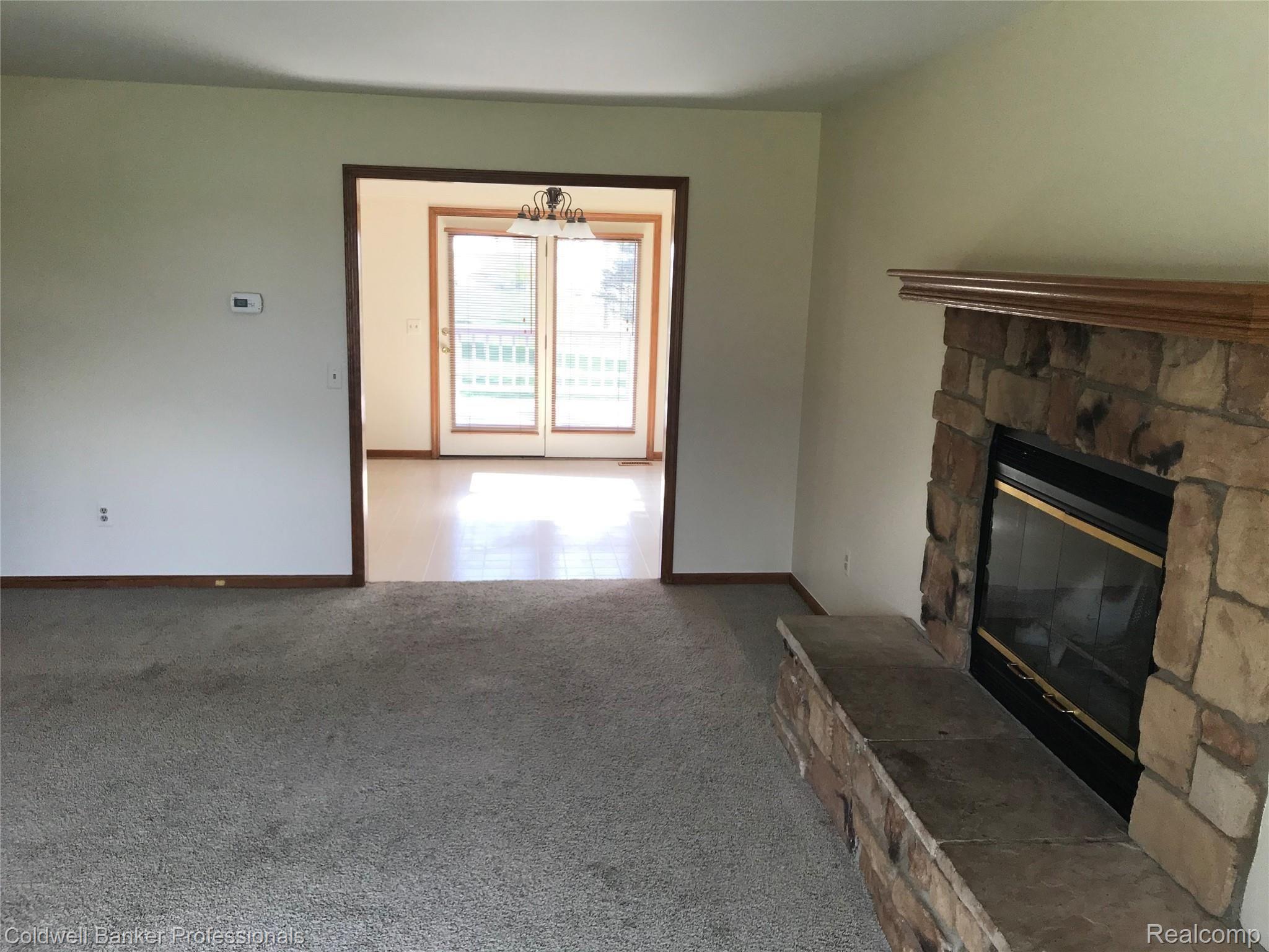 3476 West Drahner Road Oxford, MI 48371 - Photo 18 of 36 Livingroom 4.jpg