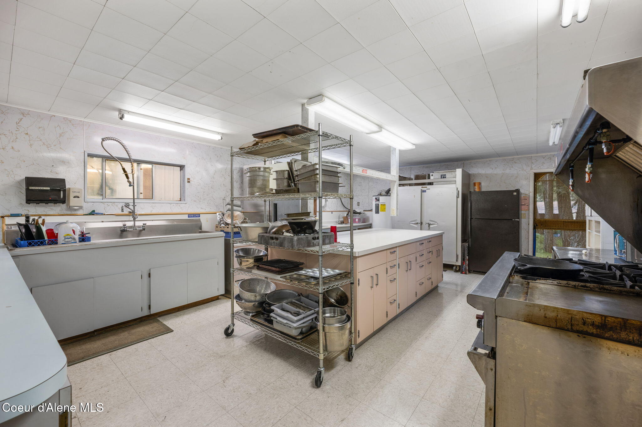 8072 West Radmer Road Rathdrum, ID 83858 - Photo 11 of 45 Commercial Kitchen 4