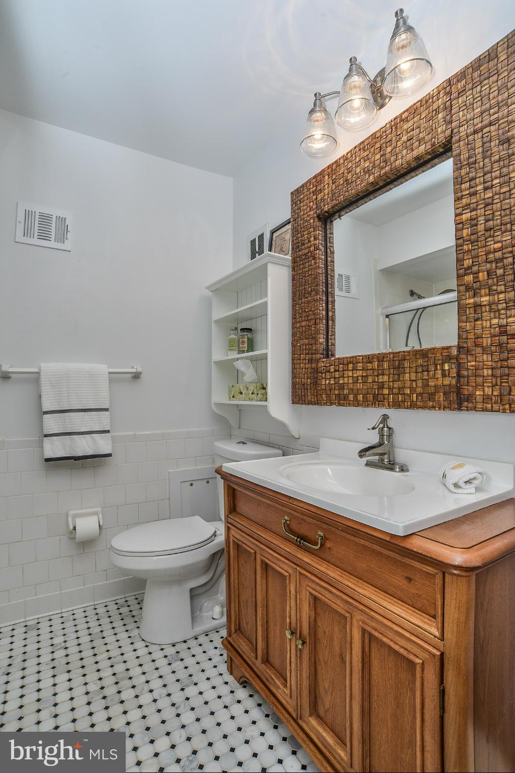 1843 Wainwright Drive Reston, VA 20190 - Photo 15 of 30 Hall Bath