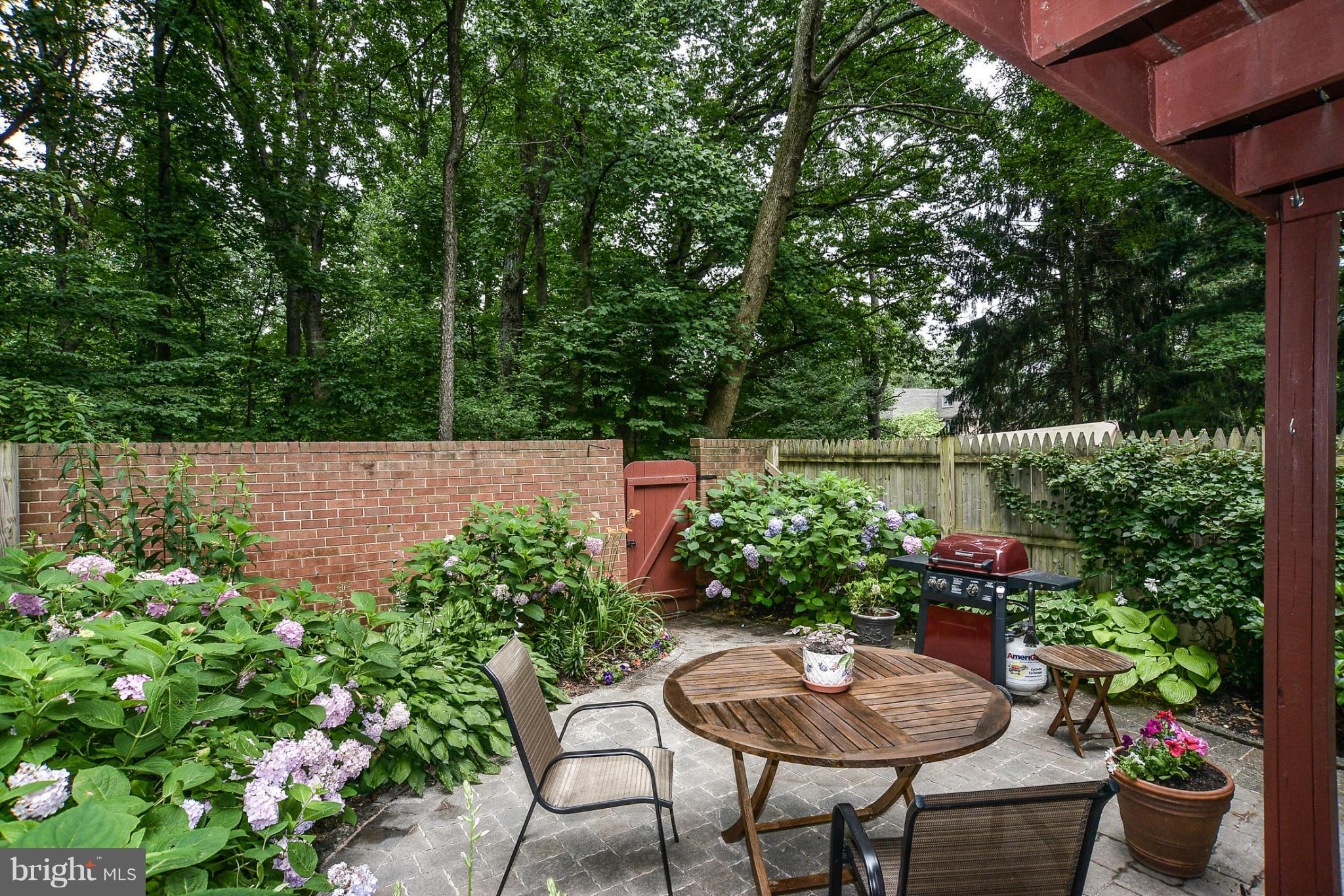 1843 Wainwright Drive Reston, VA 20190 - Photo 19 of 30 Walled Garden