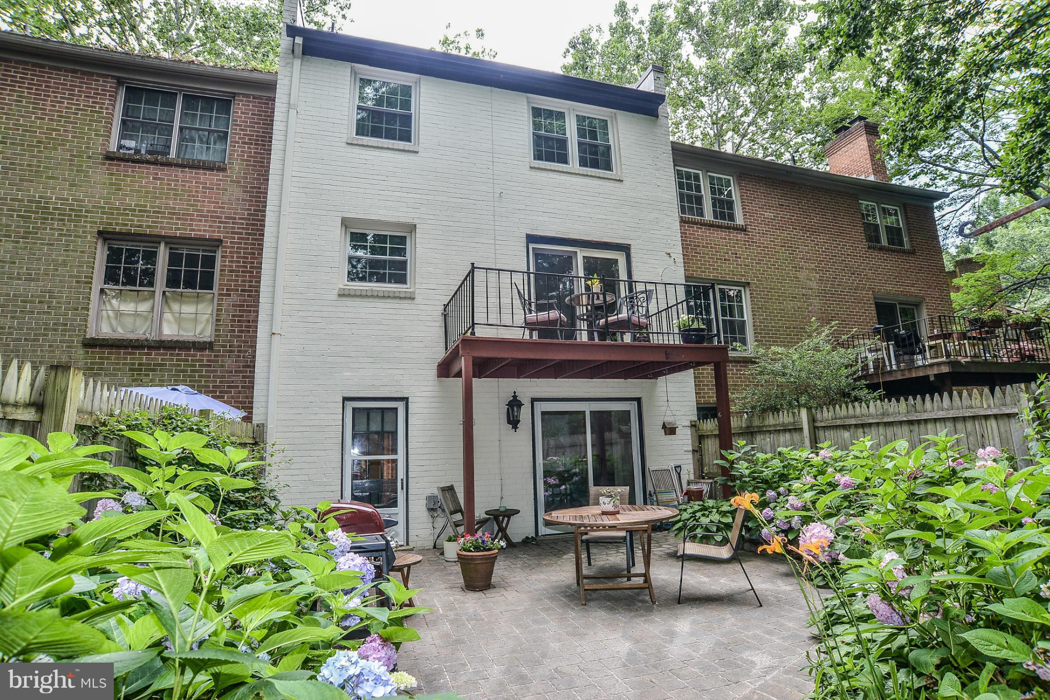 1843 Wainwright Drive Reston, VA 20190 - Photo 20 of 30 Exterior (Rear)