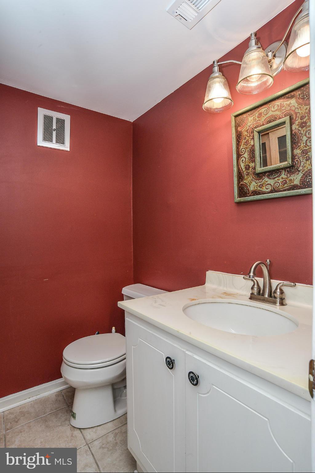 1843 Wainwright Drive Reston, VA 20190 - Photo 23 of 30 Powder Room