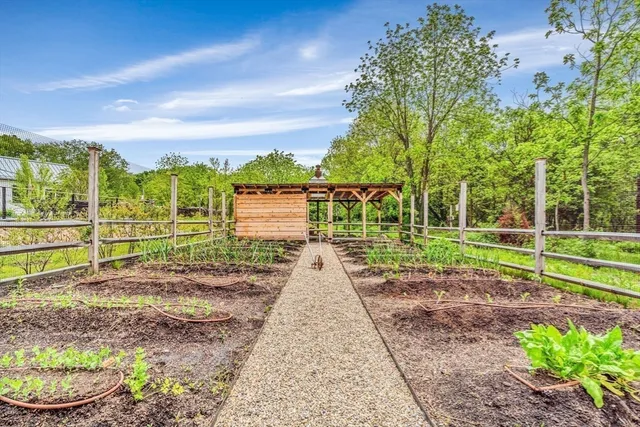 $2,995,000 | 16 Hatch Farm Lane, Concord, MA 01742