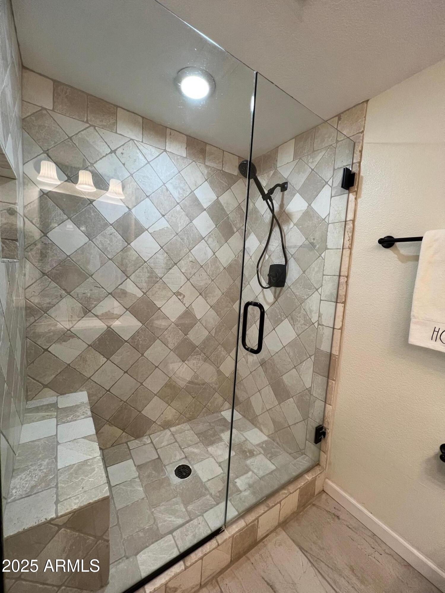 6711 North 14th Place Phoenix, AZ 85014 - Photo 11 of 27 a bathroom with a shower