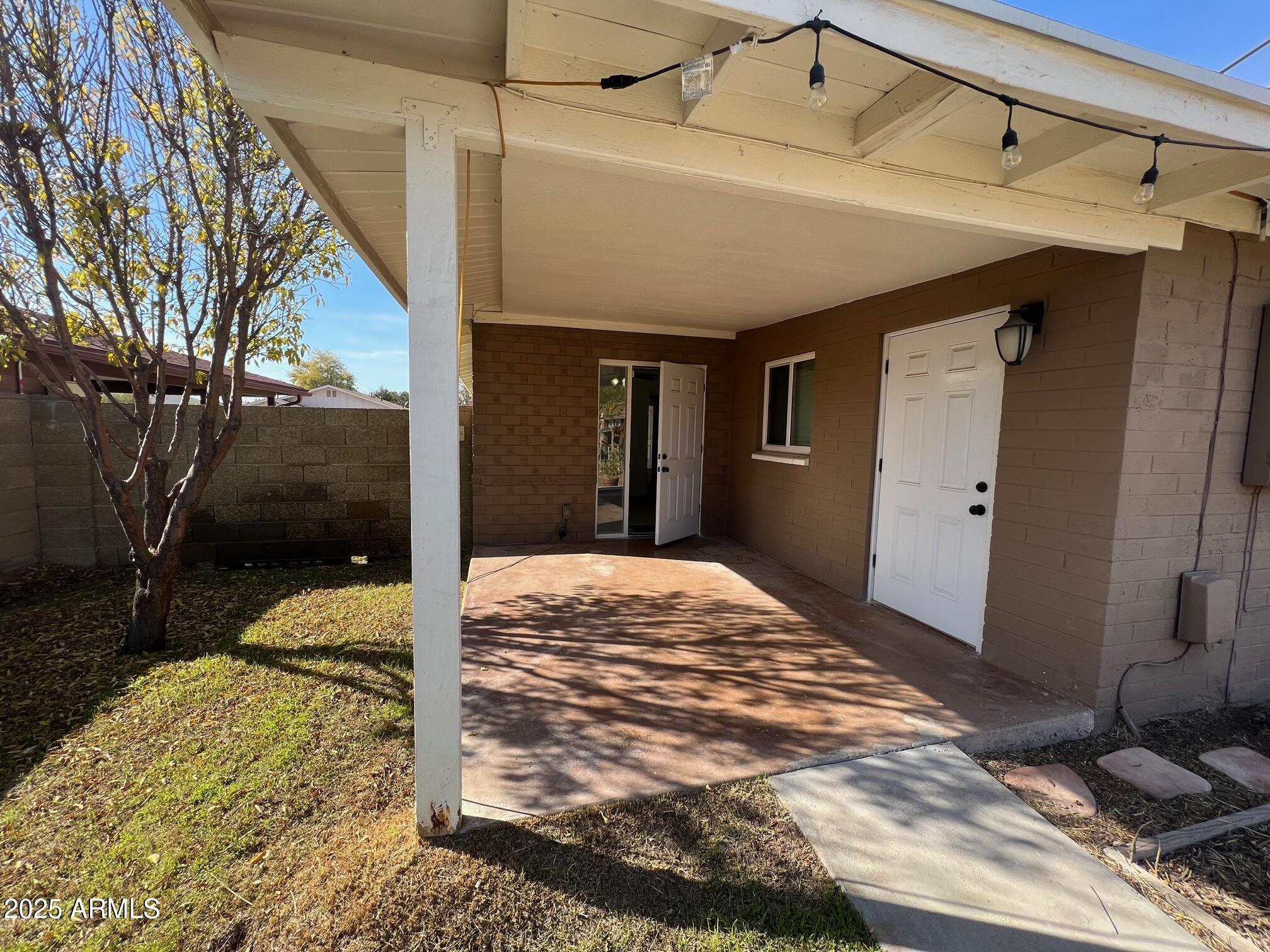6711 North 14th Place Phoenix, AZ 85014 - Photo 18 of 27 a view of backyard with tub