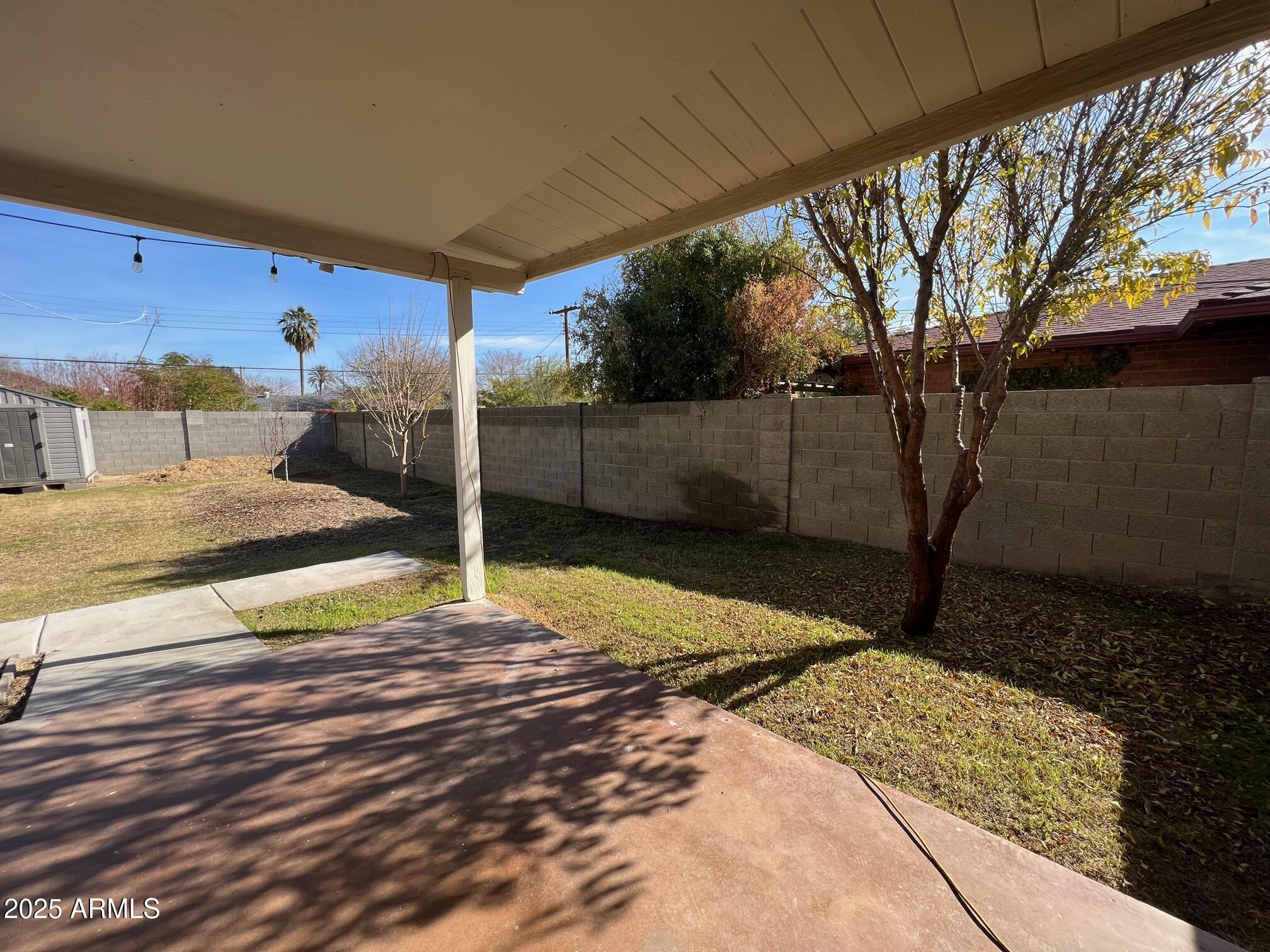 6711 North 14th Place Phoenix, AZ 85014 - Photo 19 of 27 a view of a backyard of a house