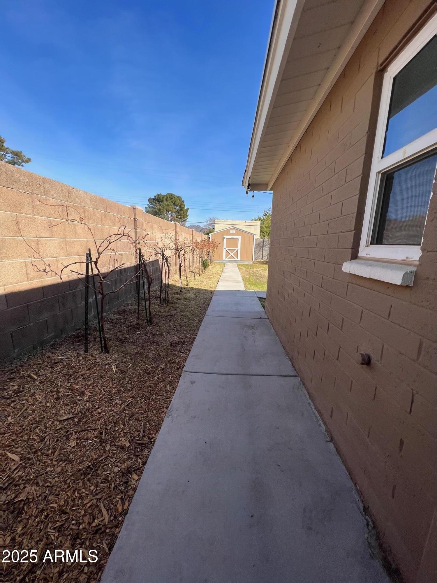 6711 North 14th Place Phoenix, AZ 85014 - Photo 24 of 27 a view of a backyard