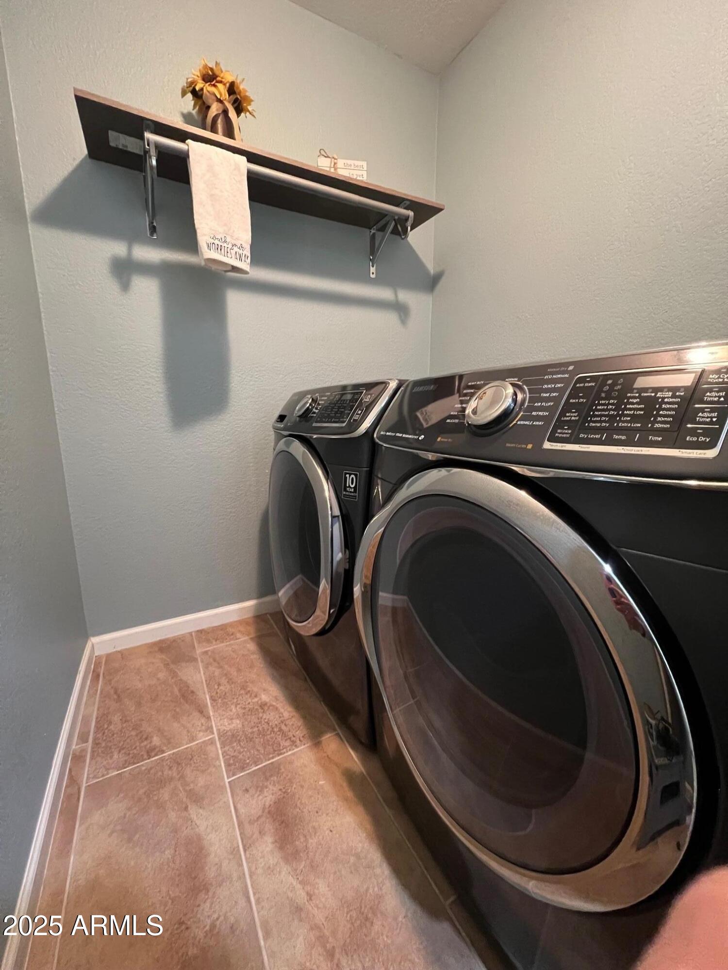 6711 North 14th Place Phoenix, AZ 85014 - Photo 8 of 27 a utility room with dryer and washer