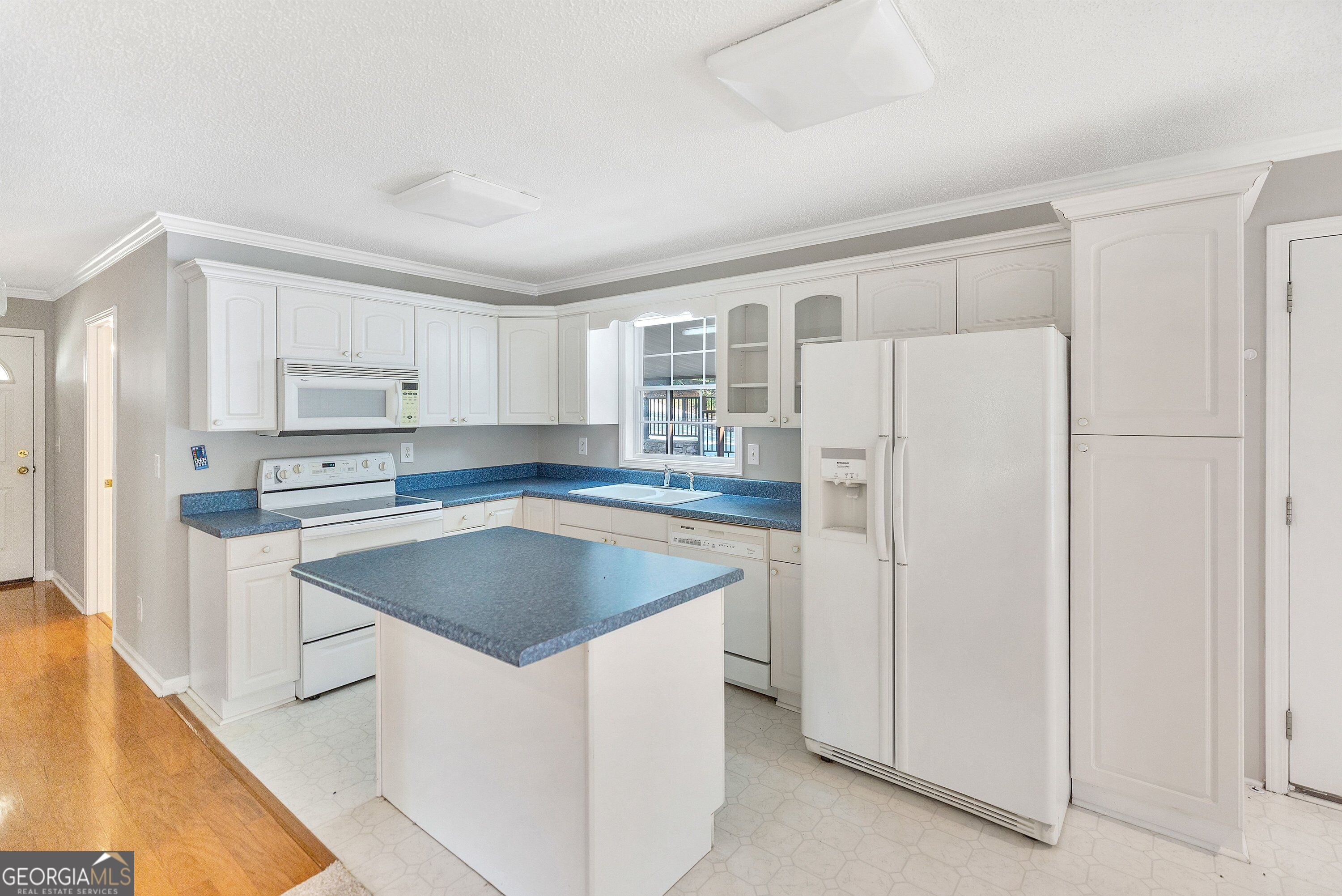104 Lakehill Road Fair Play, SC 29643 - Photo 3 of 32 Gallery Image 3