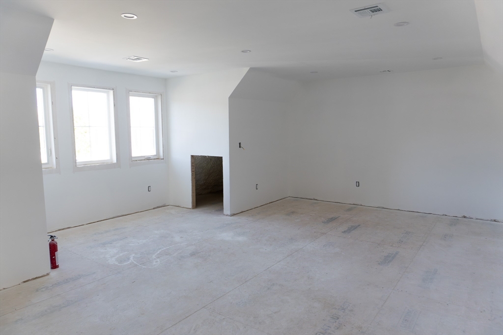 4 Oneil Way Saugus, MA 01906 - Photo 21 of 42